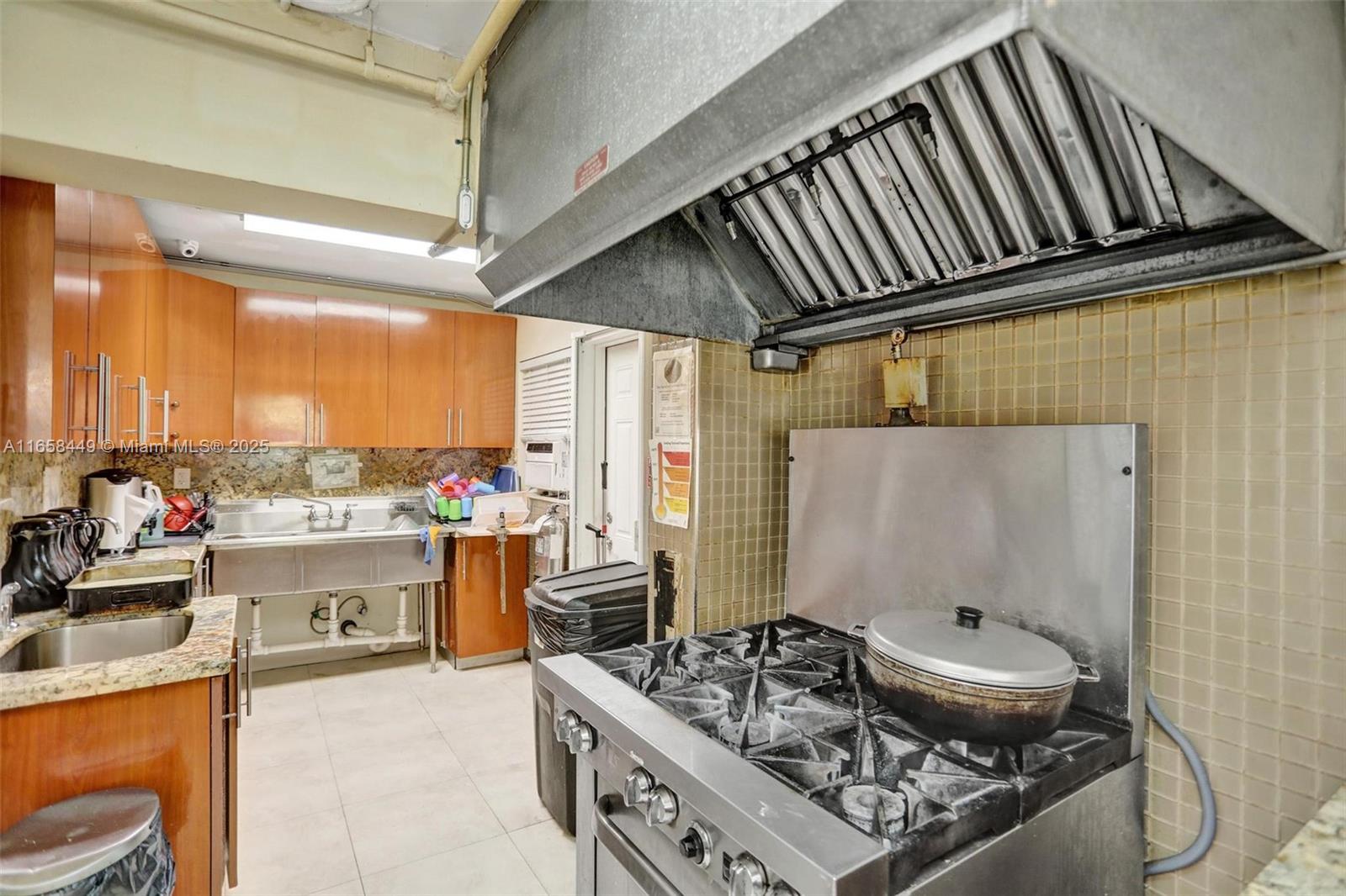 1722 Madison St Property Photo 22
