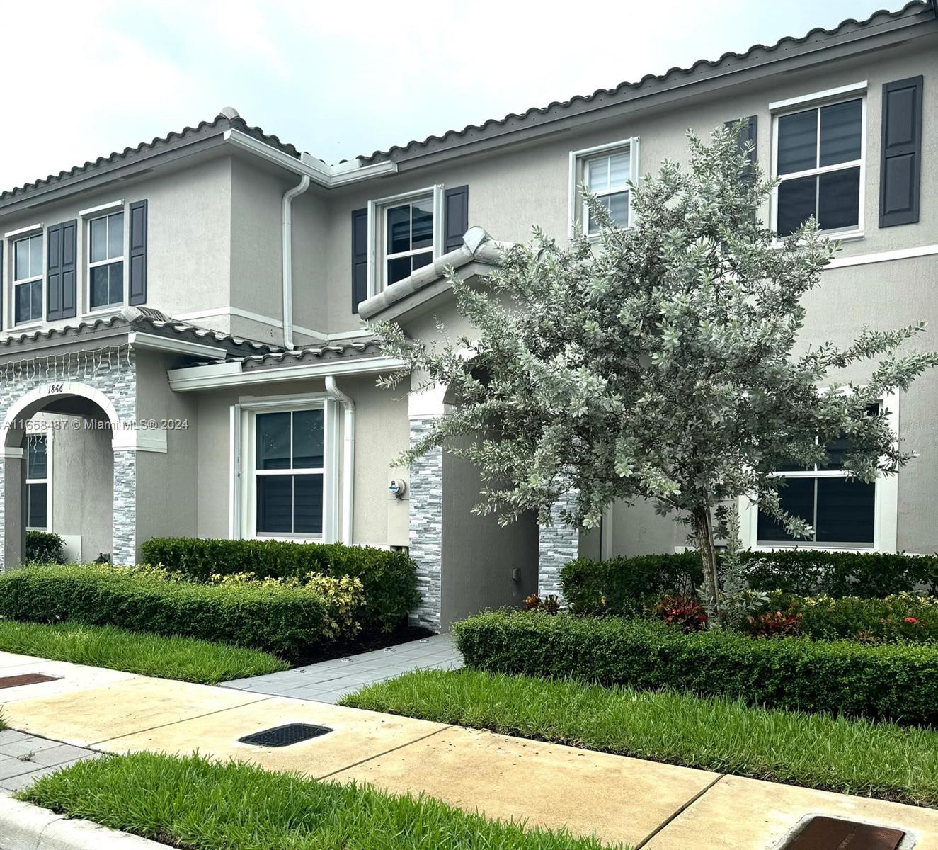 1856 Se 26th Rd 1856 Property Photo 2