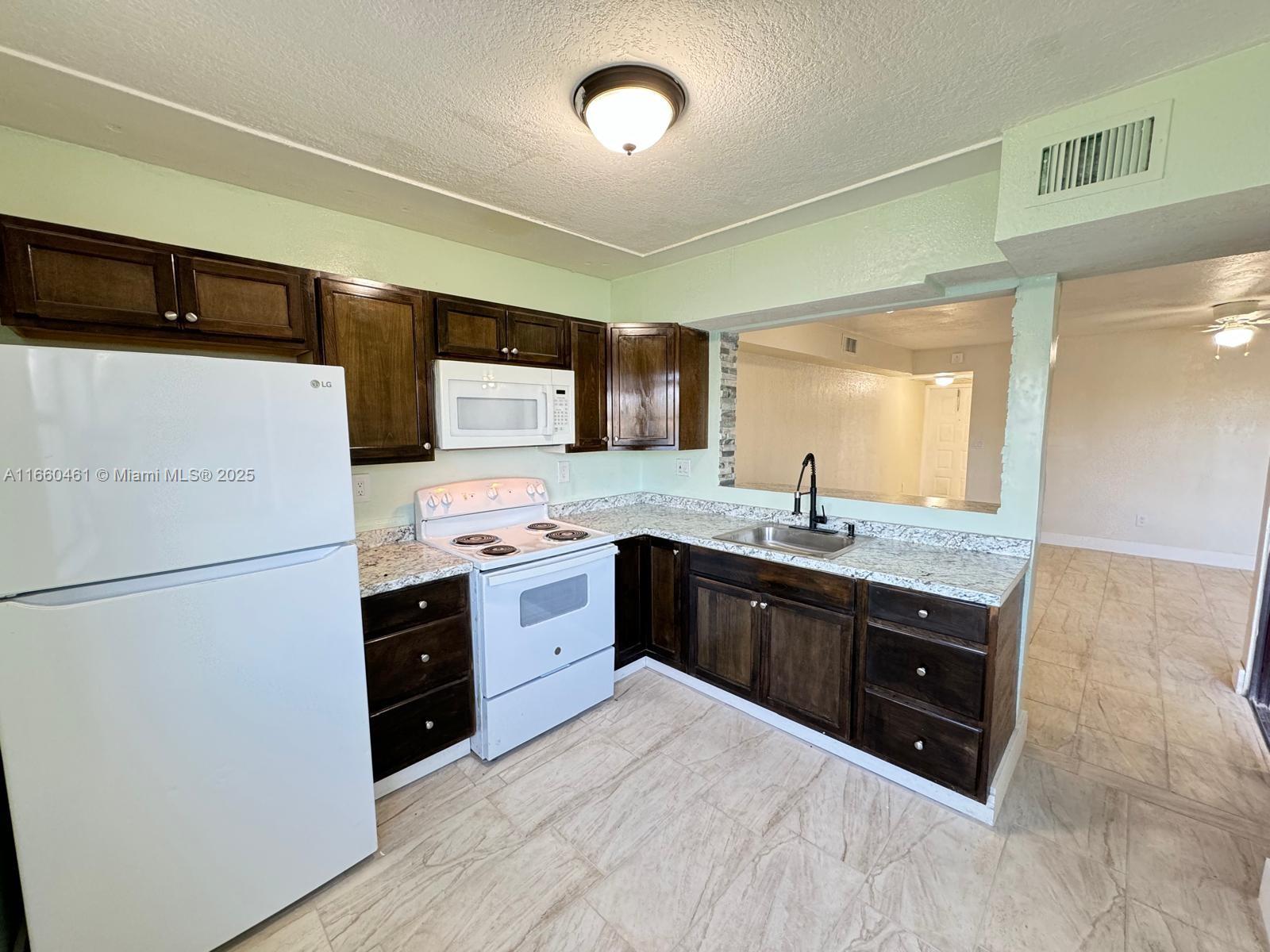 1051 Jefferson Dr 1051j Property Photo 2