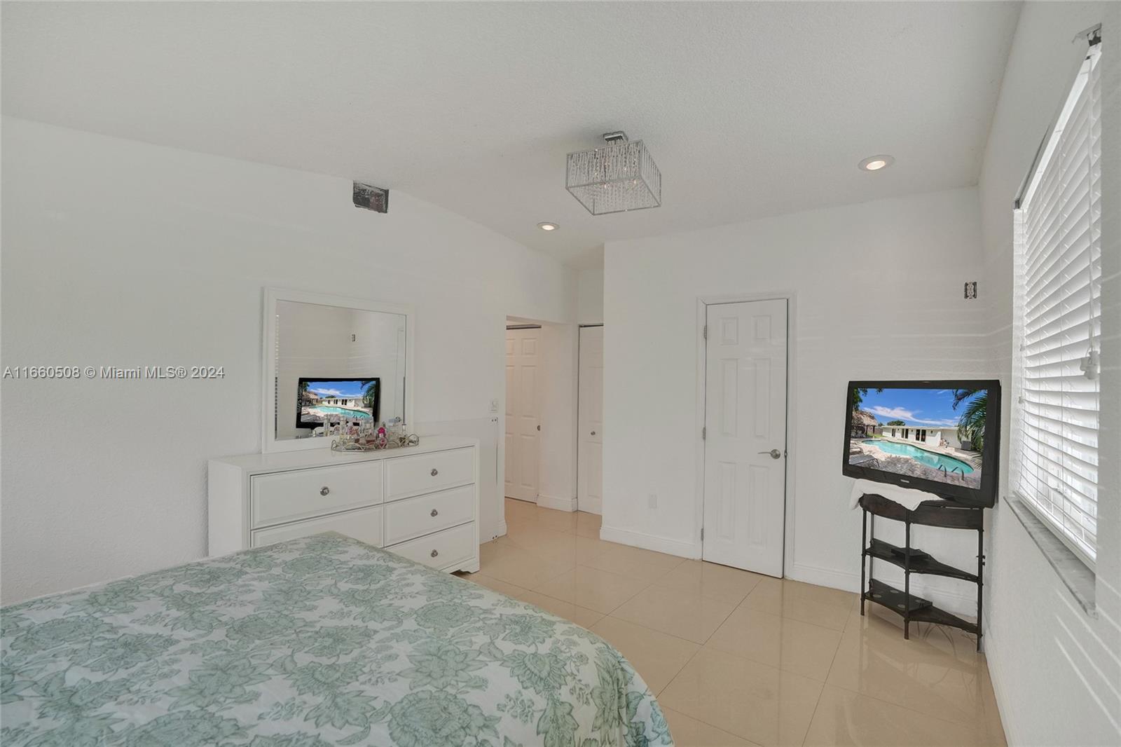1910 N Hibiscus Dr Property Photo 23