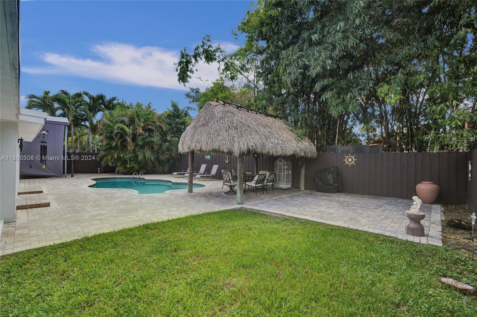 1910 N Hibiscus Dr Property Photo 43