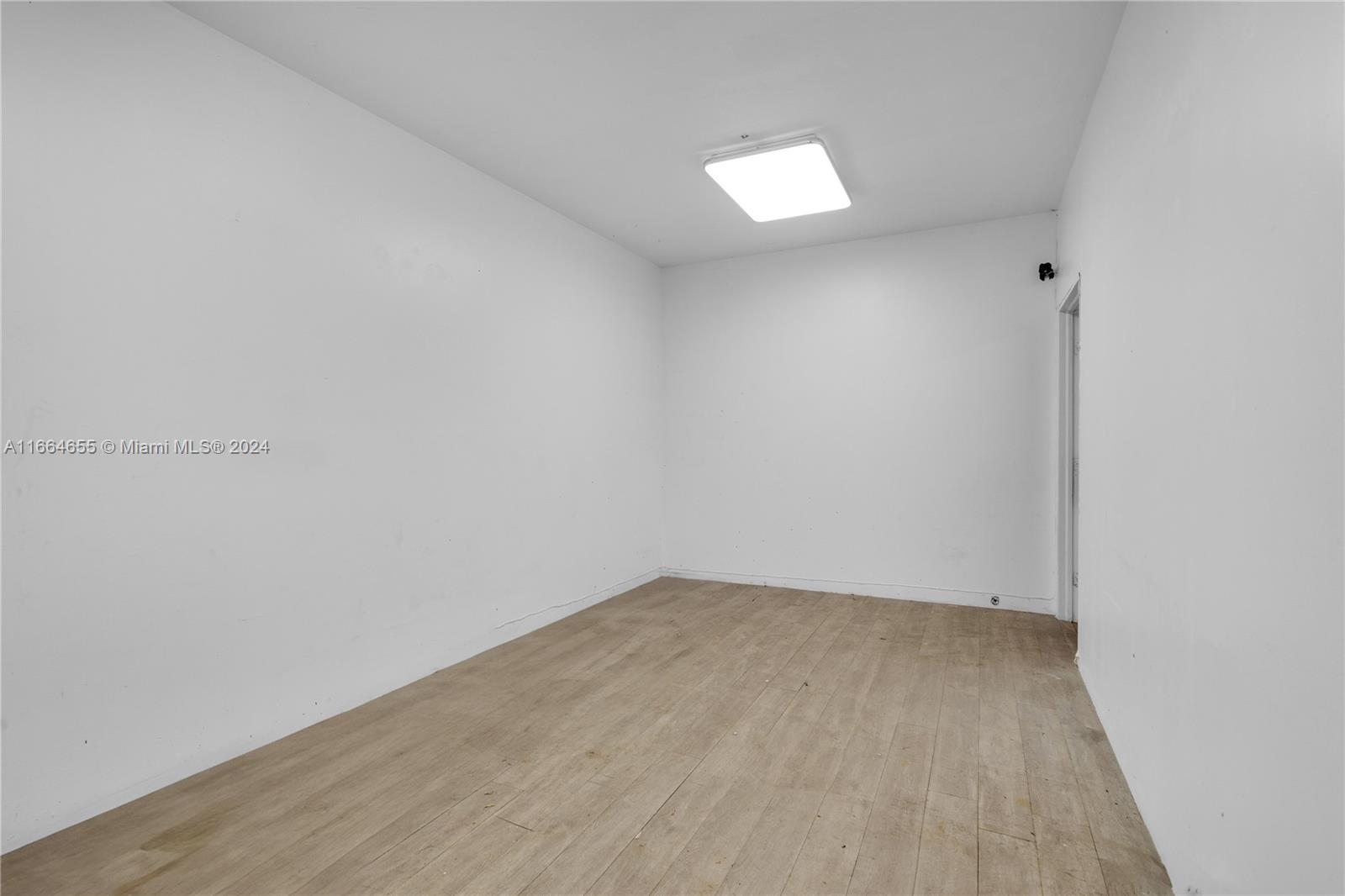 4201 Nw 37th Ct 3725 Property Photo 4