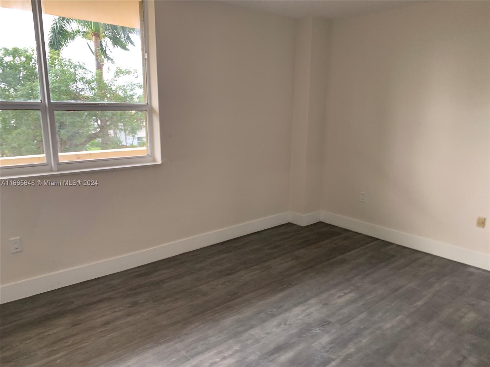 10185 Collins Ave 406 Property Photo 9