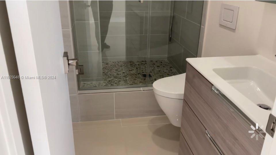 10185 Collins Ave 406 Property Photo 11