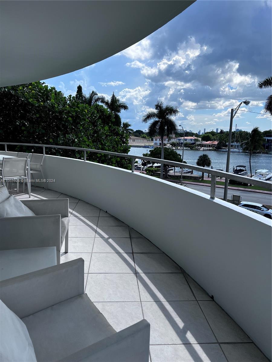 5161 Collins Ave 405 Property Photo 16