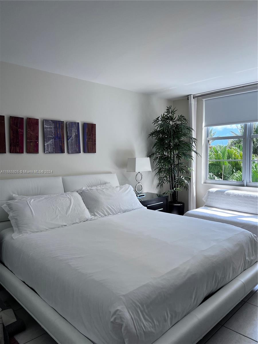 5161 Collins Ave 405 Property Photo 20