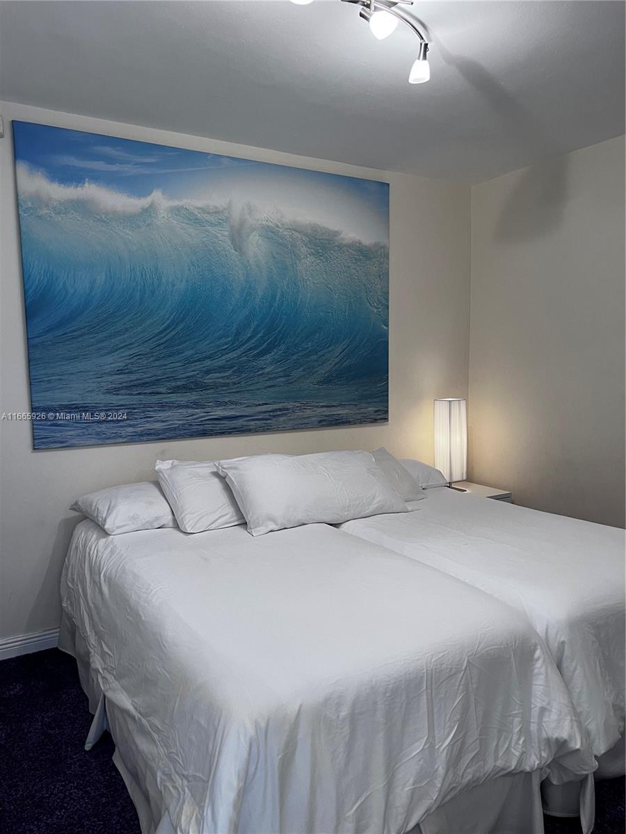 5161 Collins Ave 405 Property Photo 25