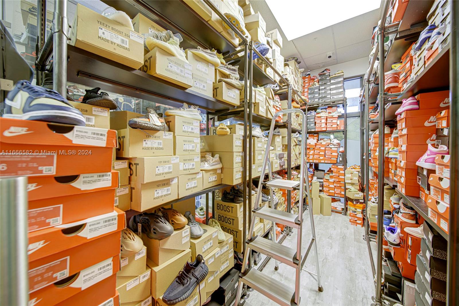 High - End Shoe Store & Clothing Store For Sale Property Photo 8