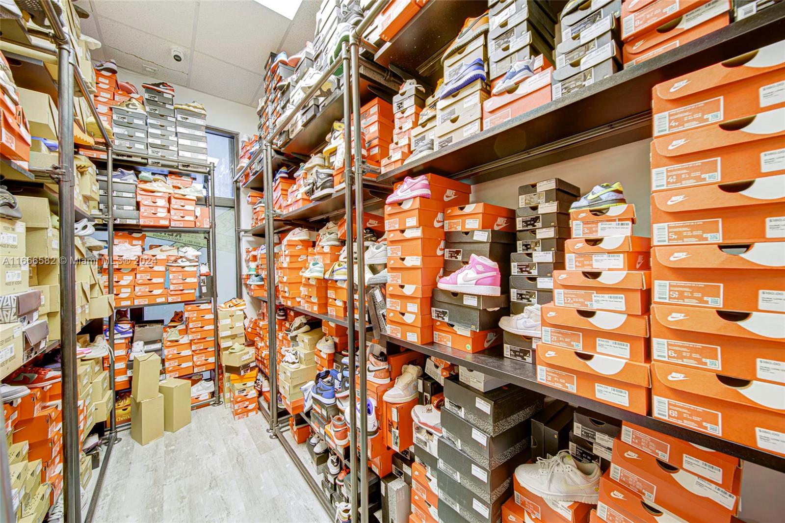 High - End Shoe Store & Clothing Store For Sale Property Photo 9