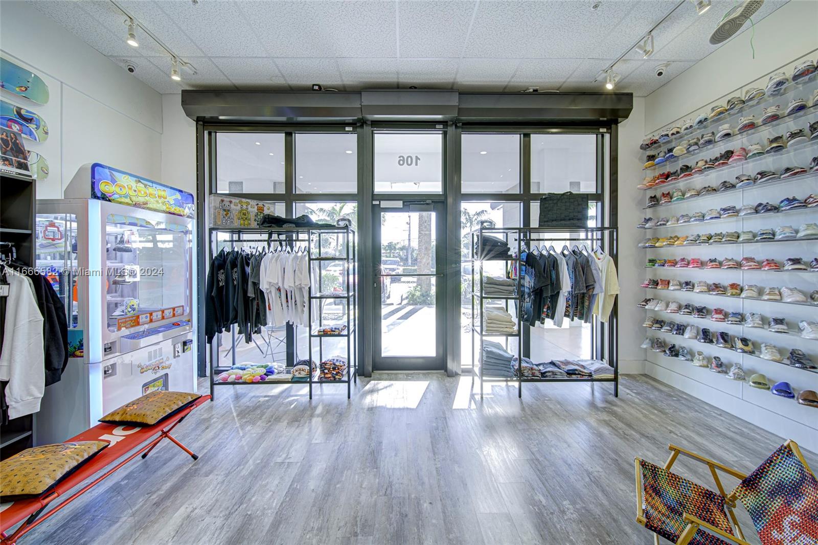 High - End Shoe Store & Clothing Store For Sale Property Photo 20