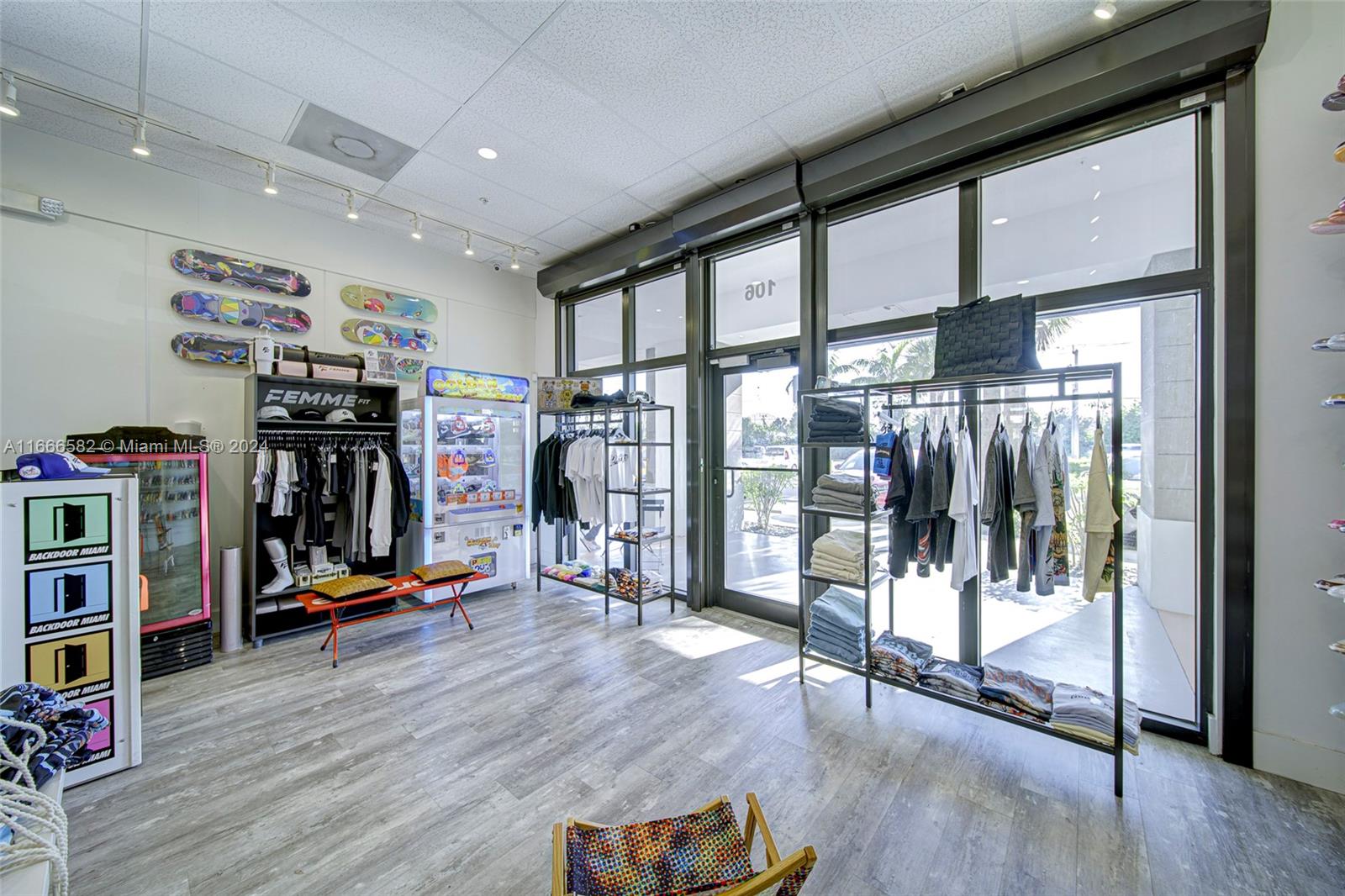 High - End Shoe Store & Clothing Store For Sale Property Photo 21