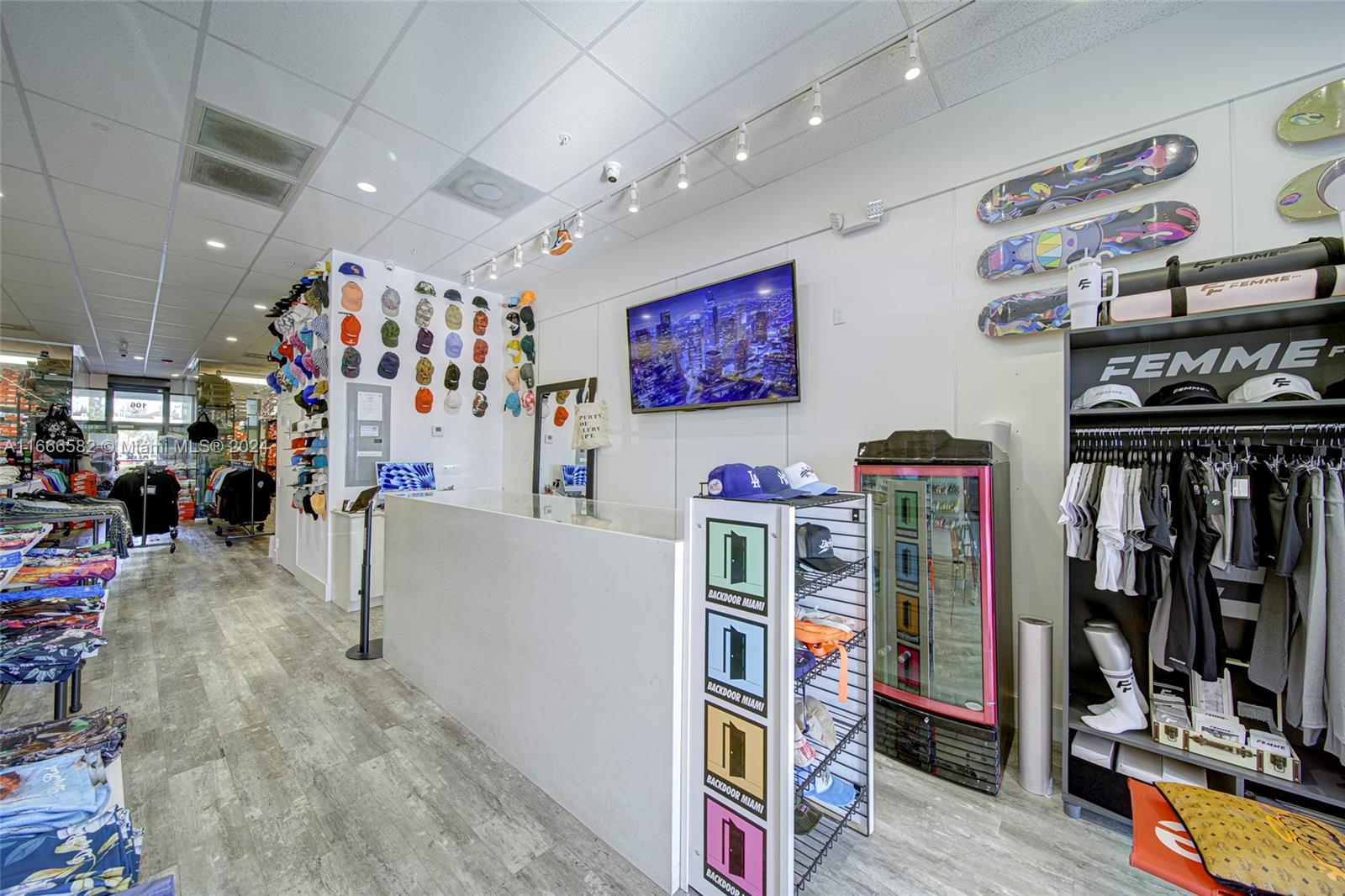 High - End Shoe Store & Clothing Store For Sale Property Photo 24