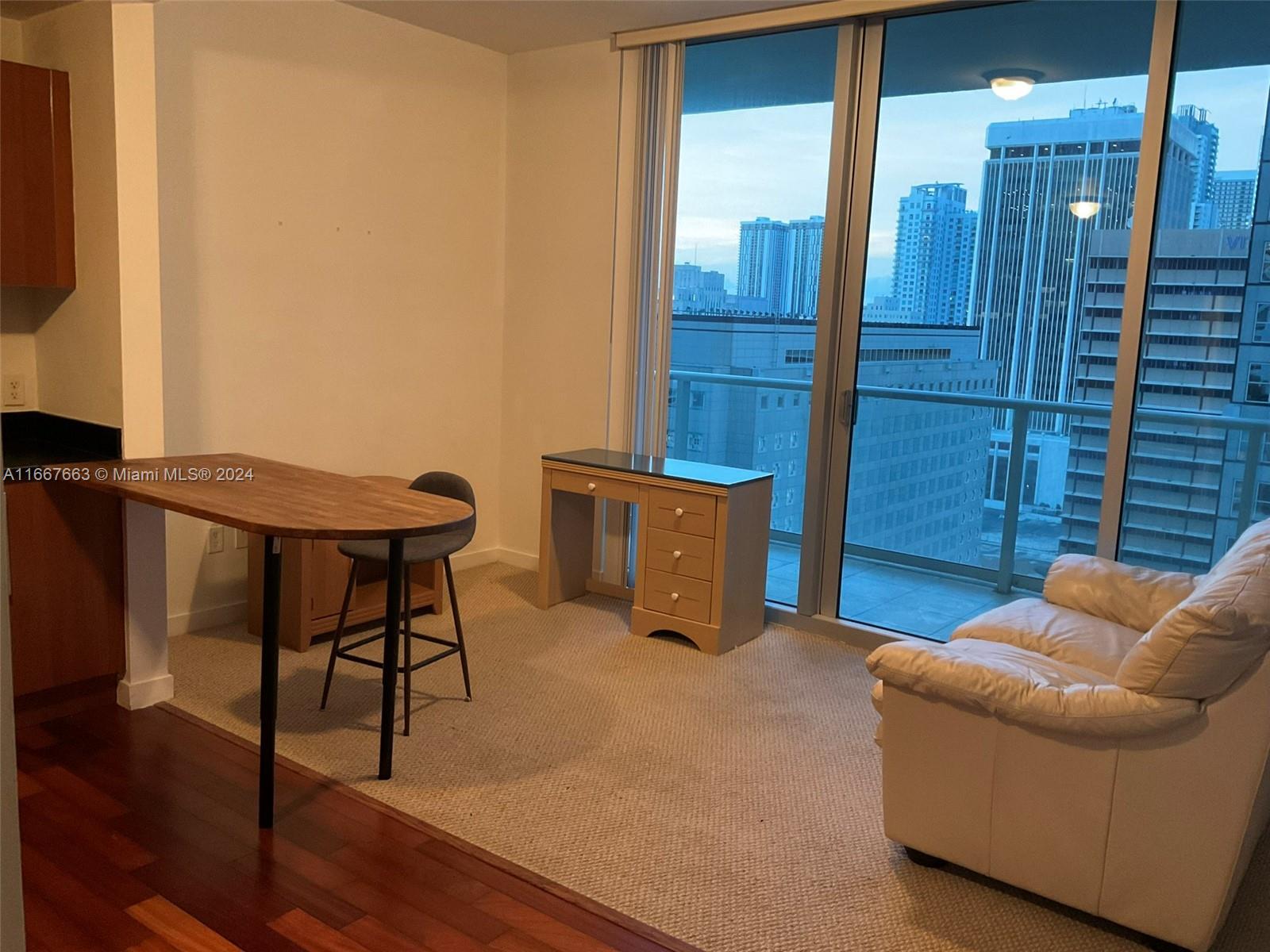 300 S Biscayne Blvd T-1703 Property Photo 6