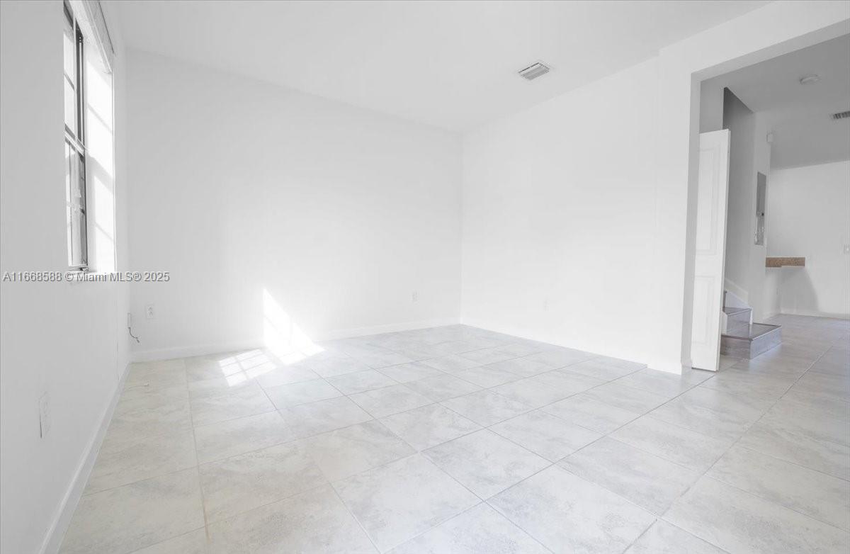 11211 Sw 249th St Property Photo 4