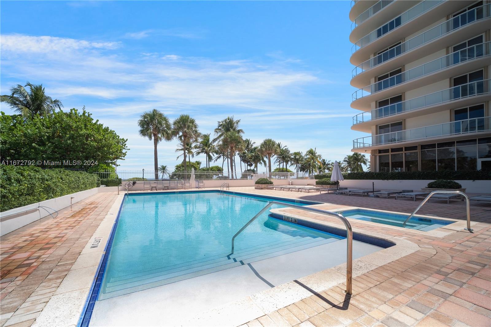 8855 Collins Ave 2d Property Photo 1