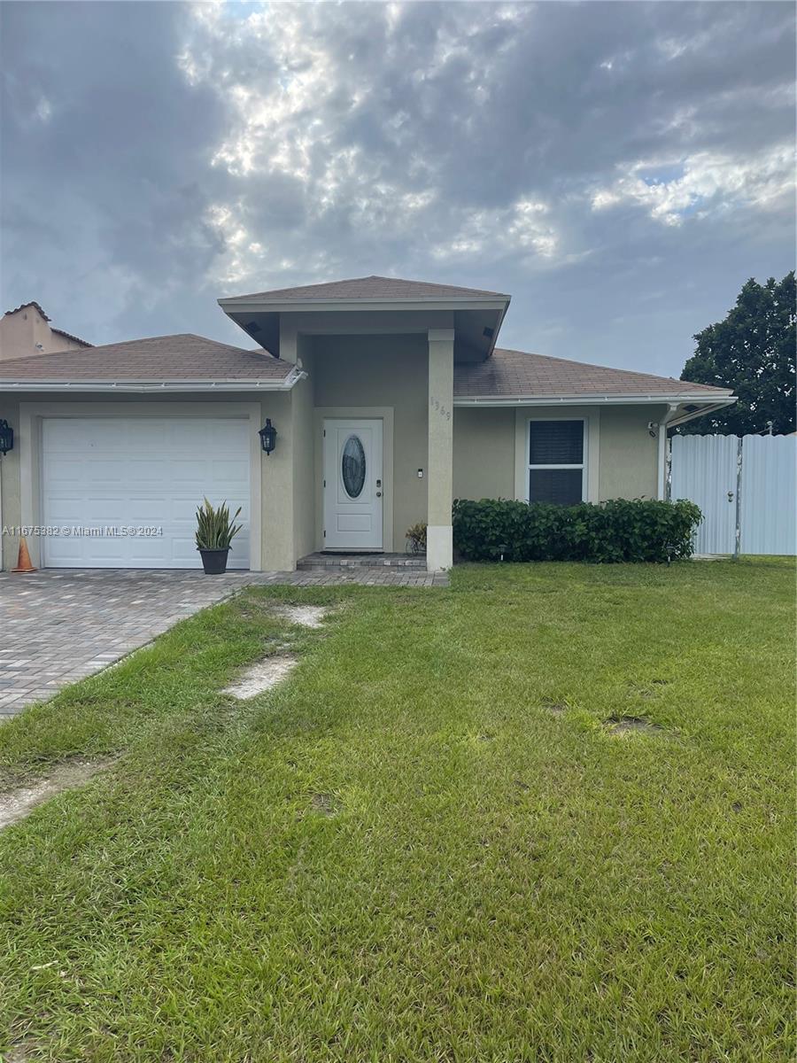 1369 Rainbow Ave Property Photo