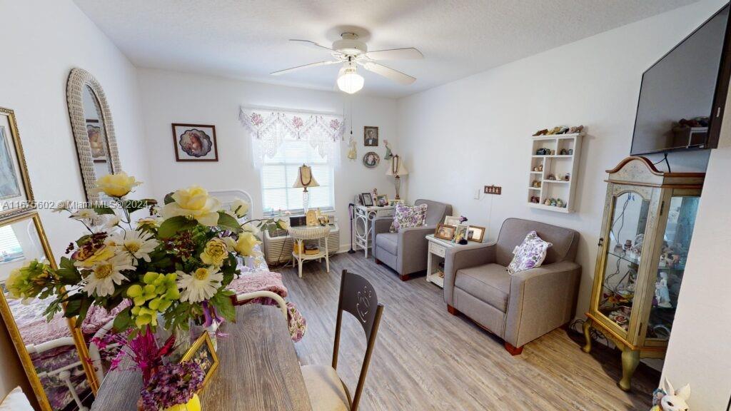 12 E Grove Ave Property Photo 2