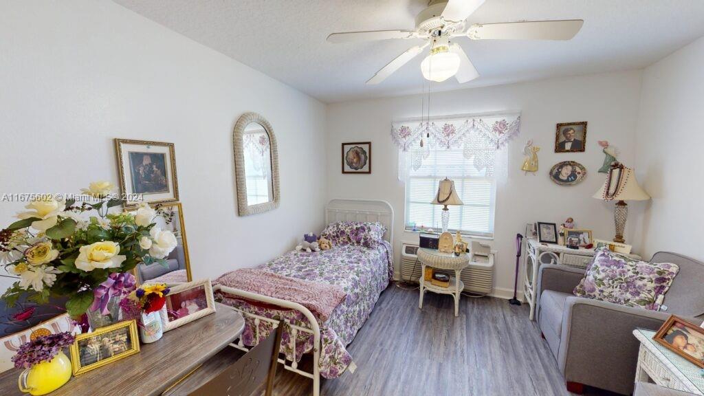 12 E Grove Ave Property Photo 3