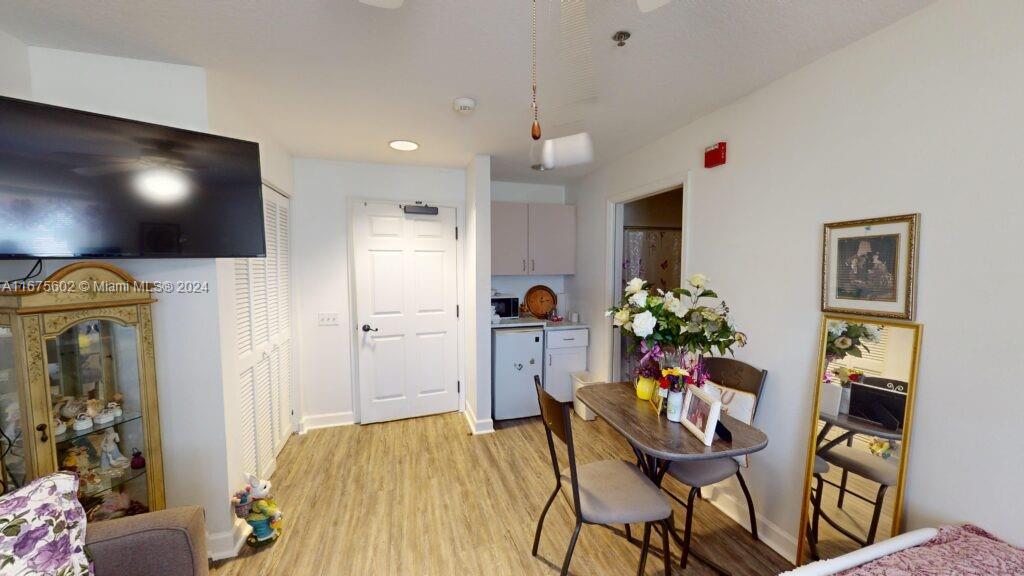 12 E Grove Ave Property Photo 4
