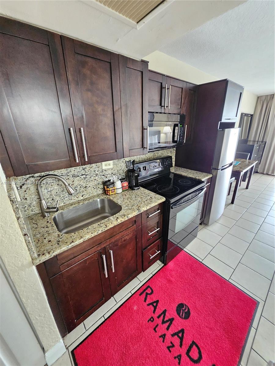 19201 Collins Ave 237 Property Photo 15