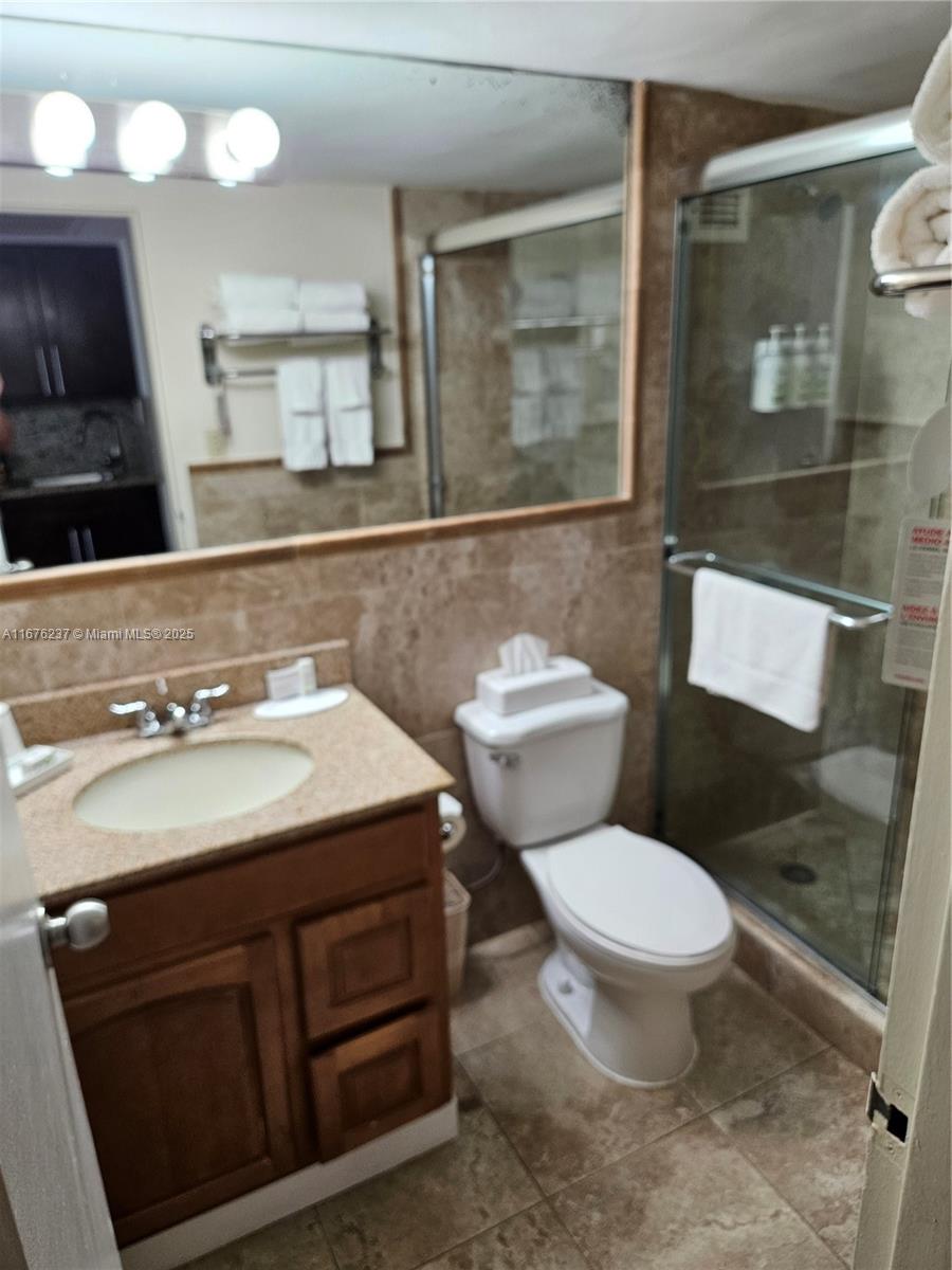 19201 Collins Ave 237 Property Photo 17