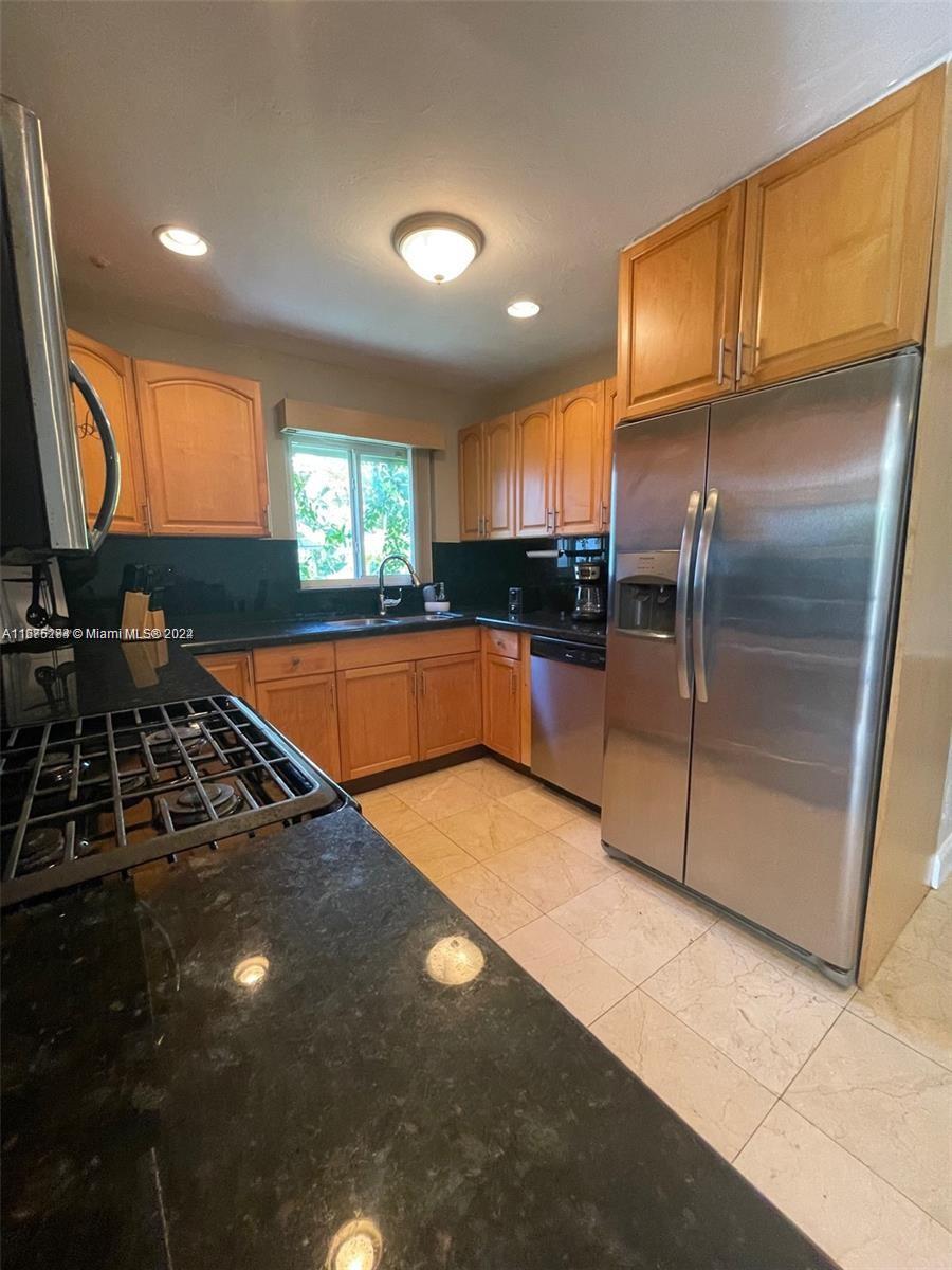 1531 Moffett St Property Photo 3