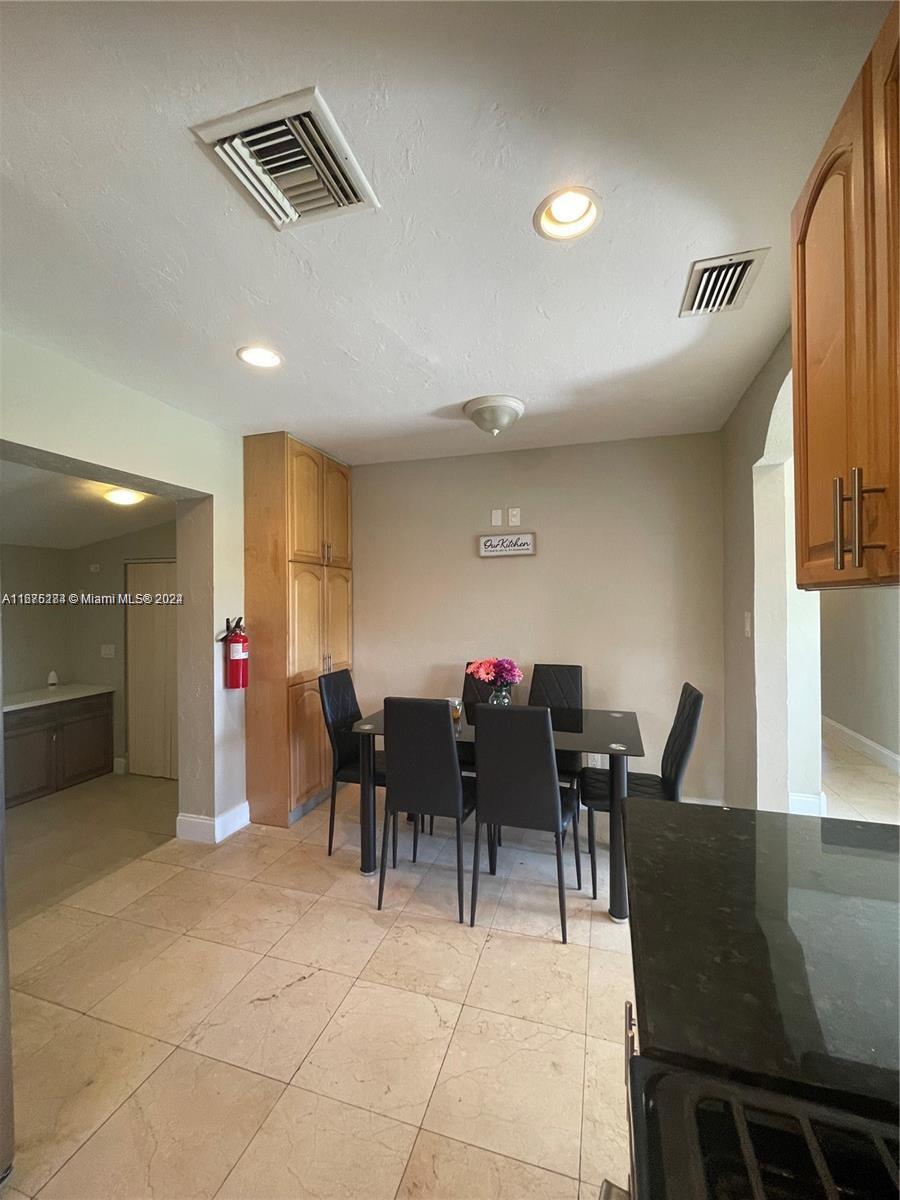 1531 Moffett St Property Photo 6