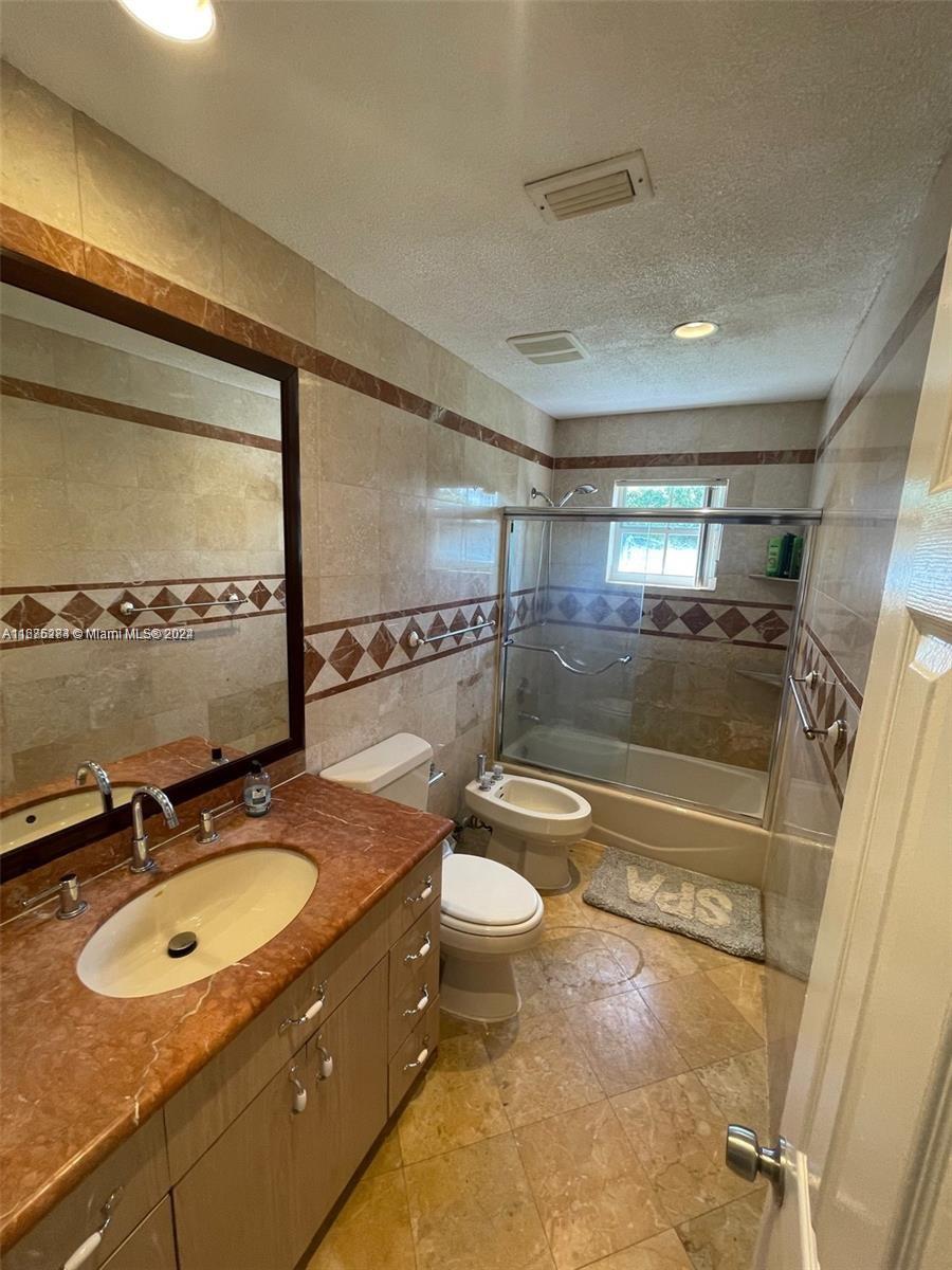 1531 Moffett St Property Photo 13