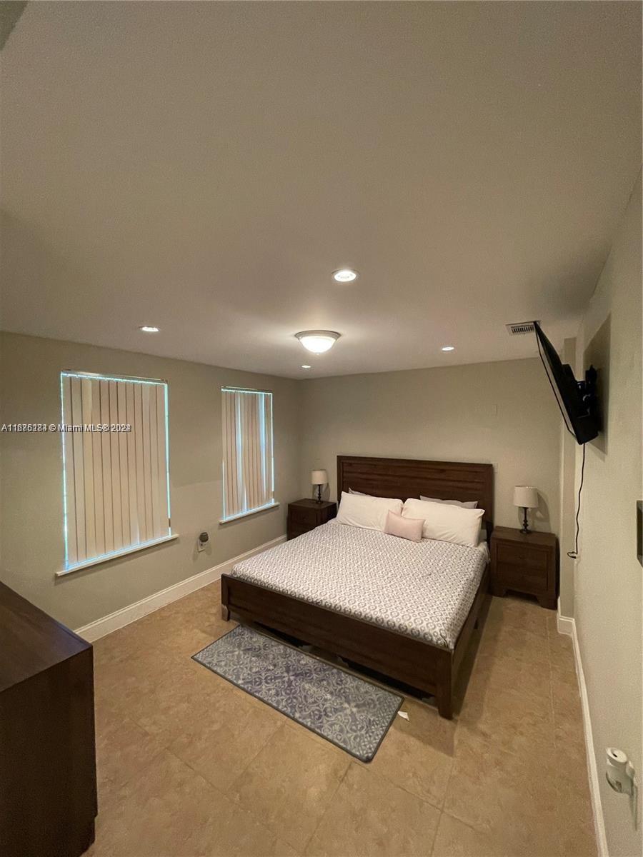 1531 Moffett St Property Photo 17