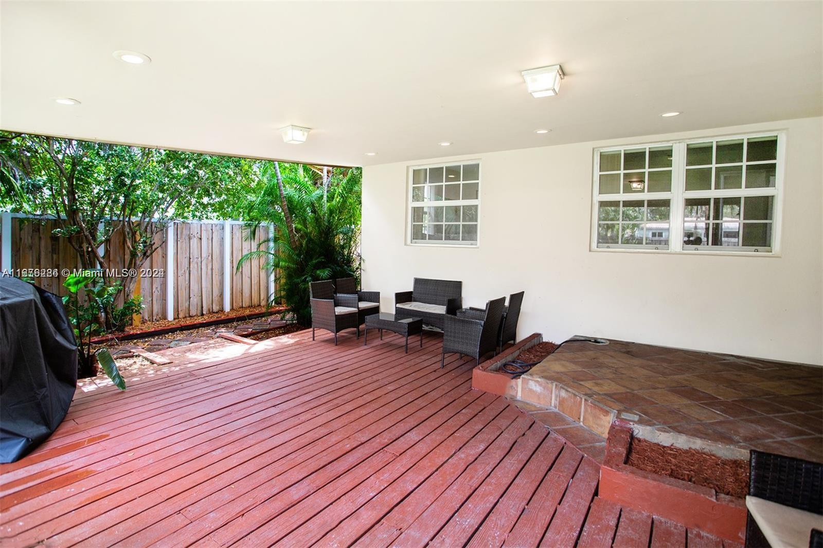 1531 Moffett St Property Photo 28