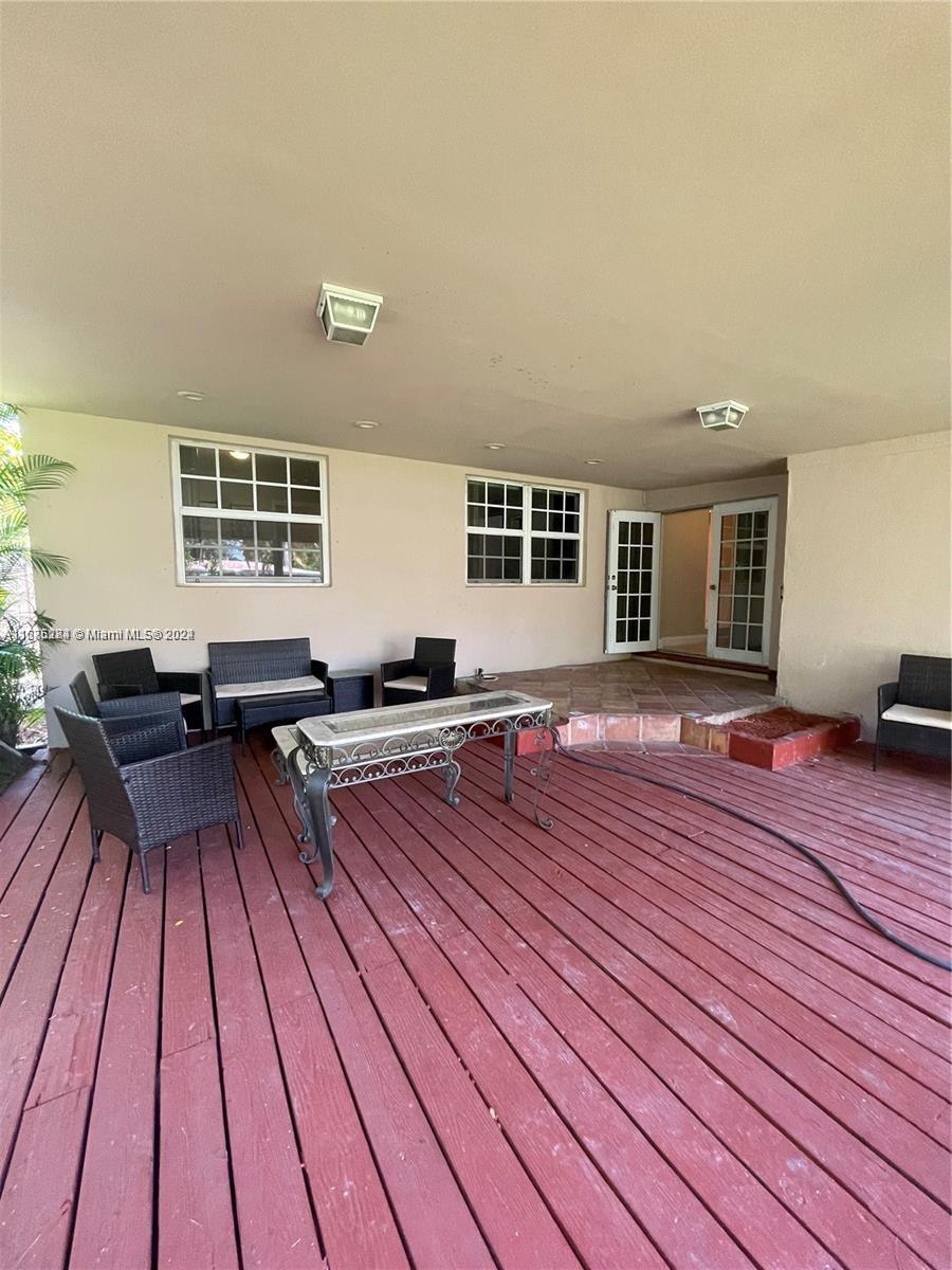 1531 Moffett St Property Photo 29