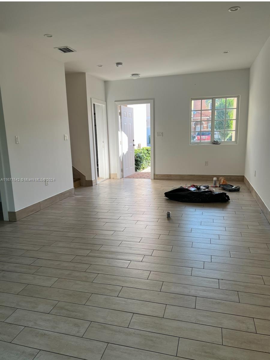 1258 Ne 5th St 1234 Property Photo 2