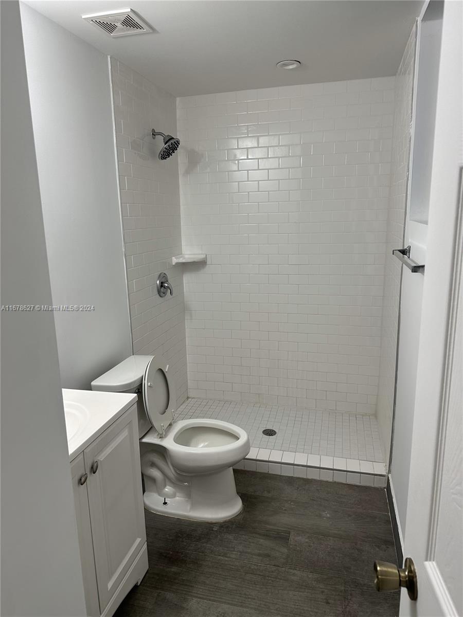 620 W 29th St Property Photo 20