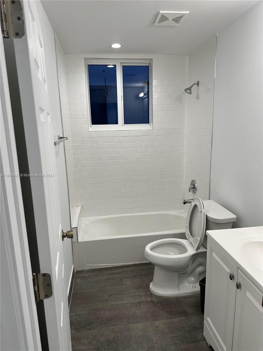620 W 29th St Property Photo 23