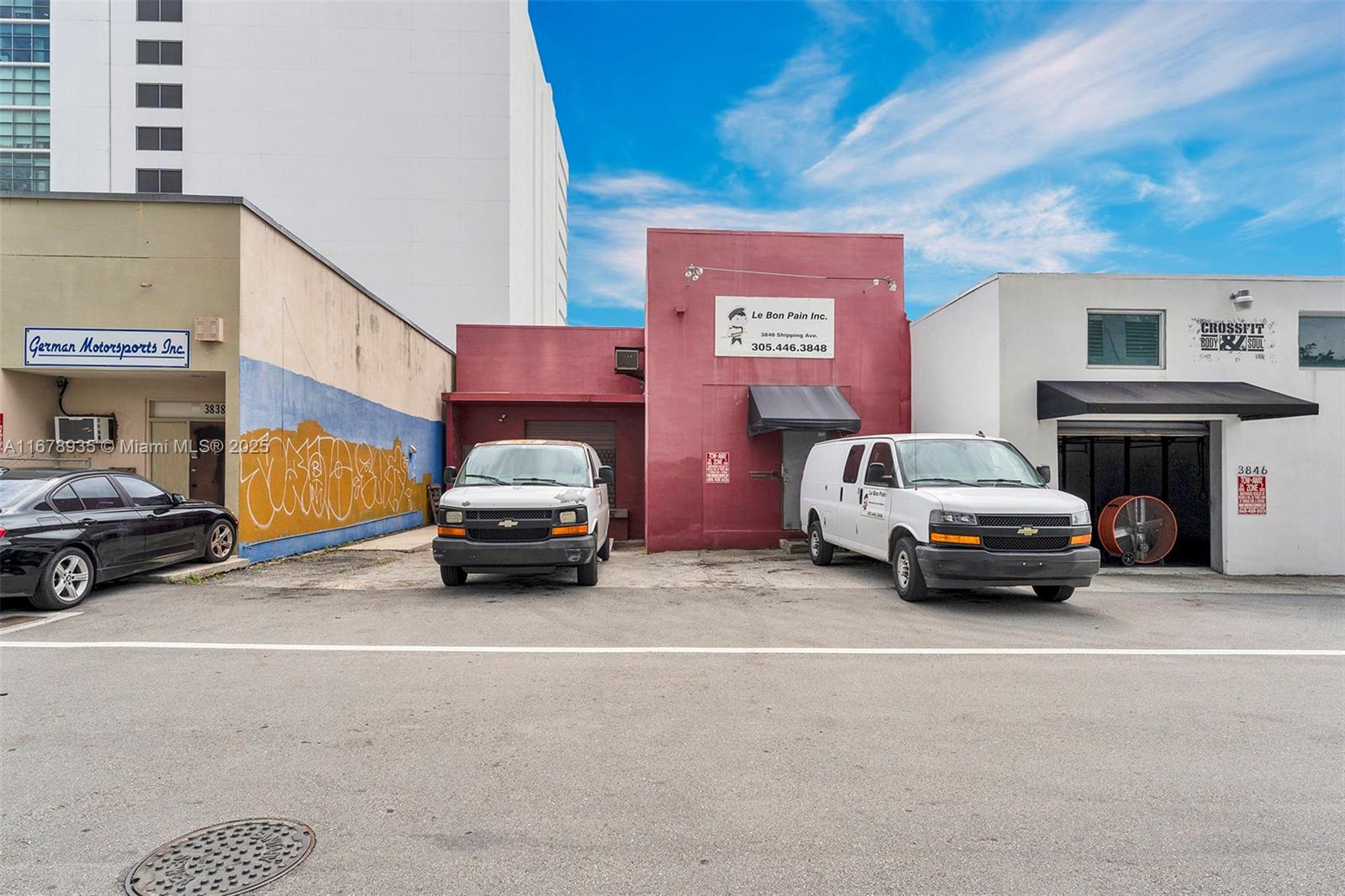3840 Shipping Ave Property Photo 1