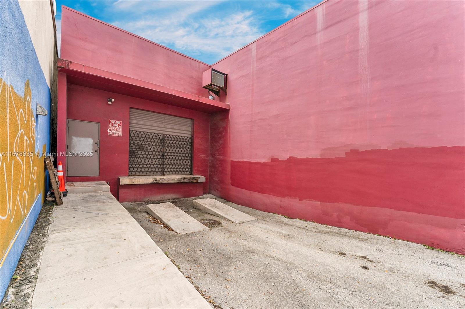 3840 Shipping Ave Property Photo 3