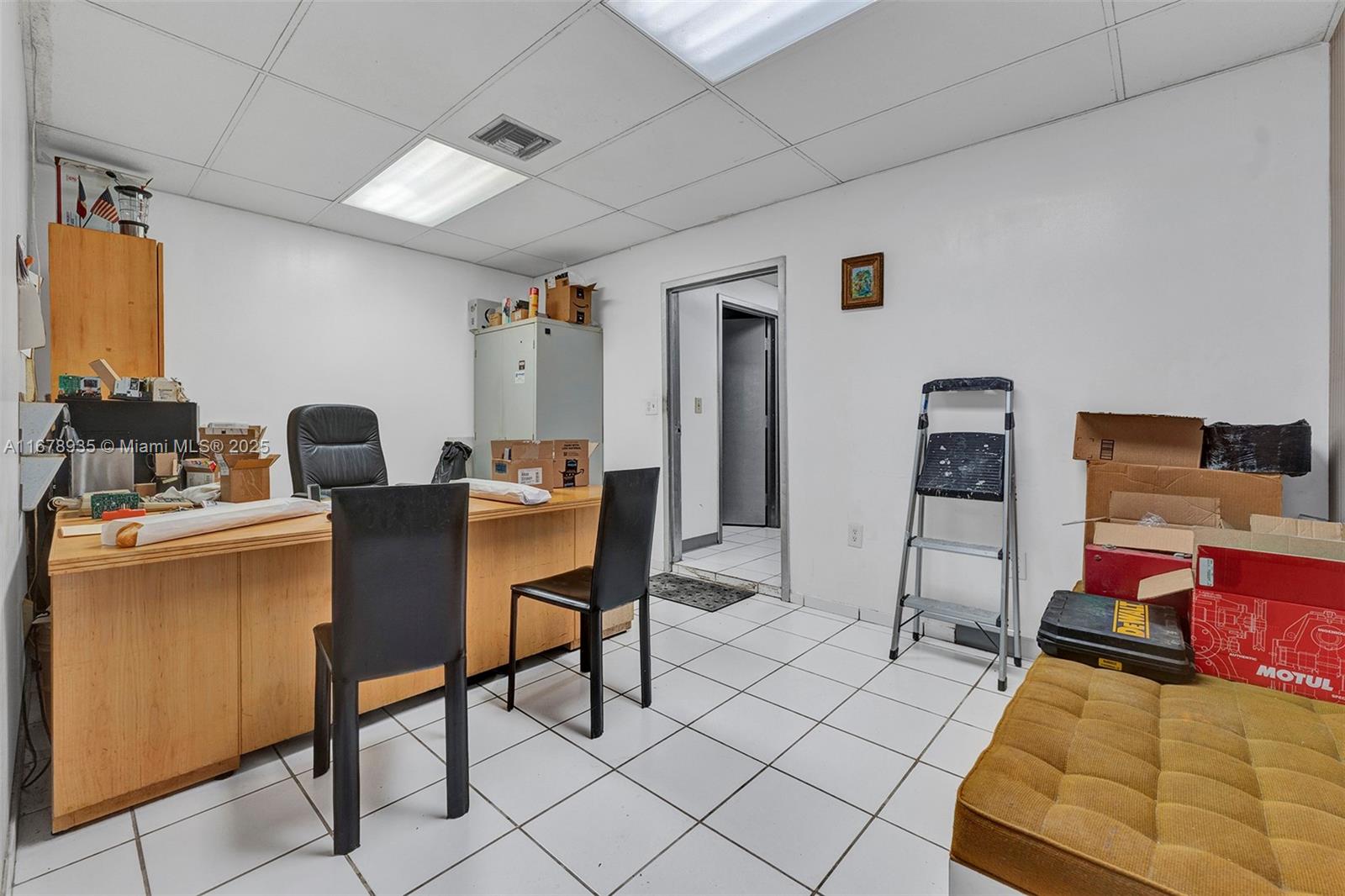 3840 Shipping Ave Property Photo 41