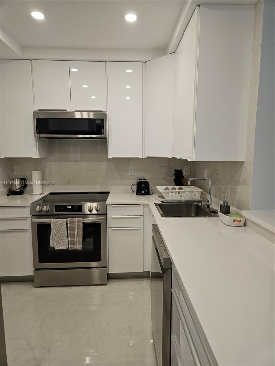 5601 Collins Ave 1605 Property Photo 5
