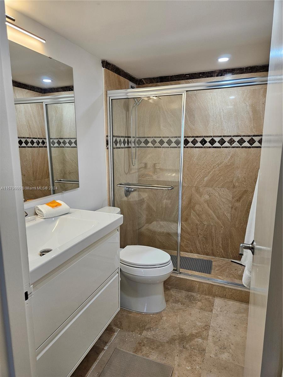 5601 Collins Ave 1605 Property Photo 11