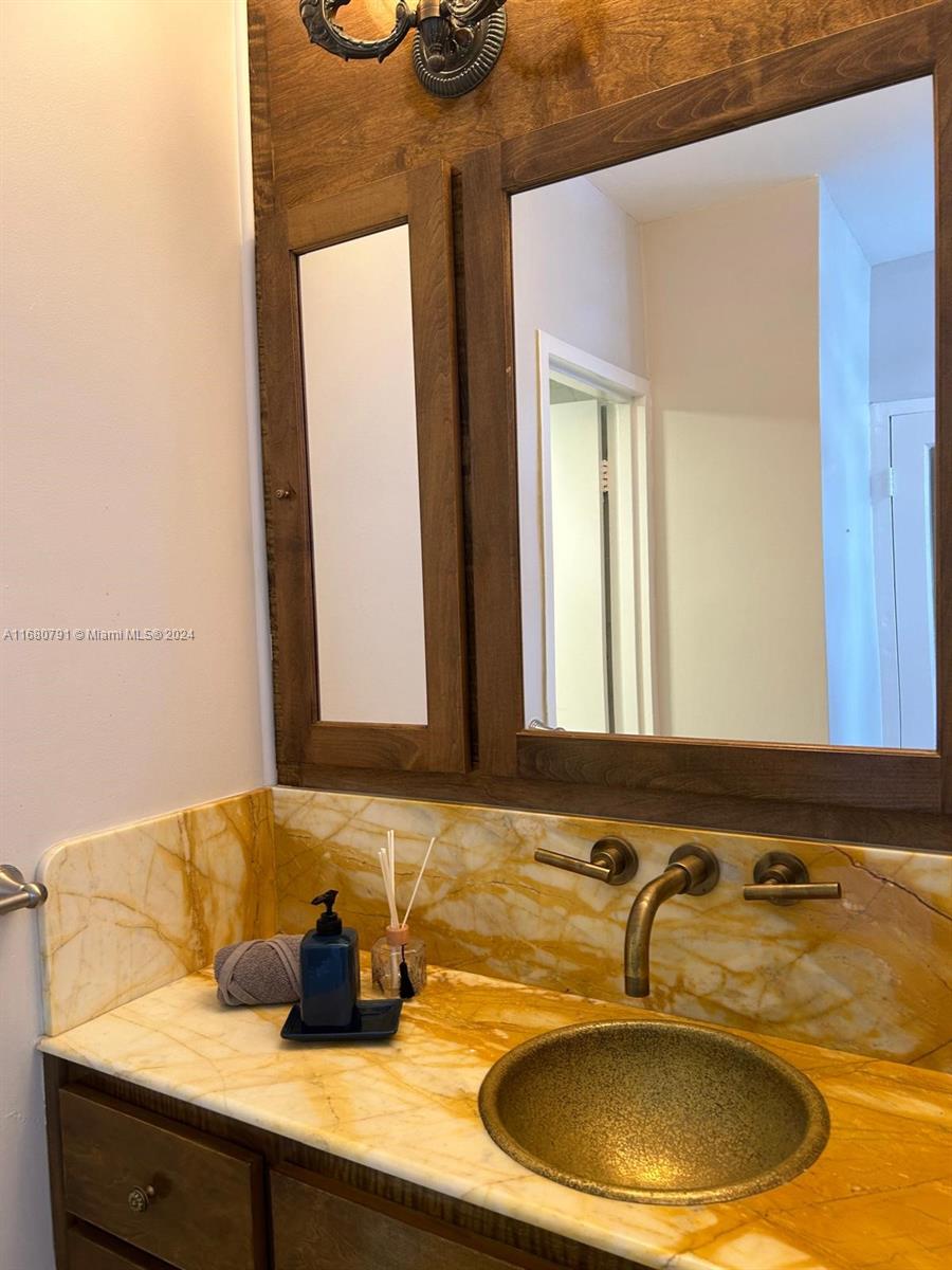 100 Lincoln Rd 608 Property Photo 12