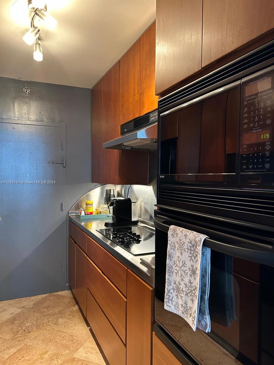 100 Lincoln Rd 608 Property Photo 23