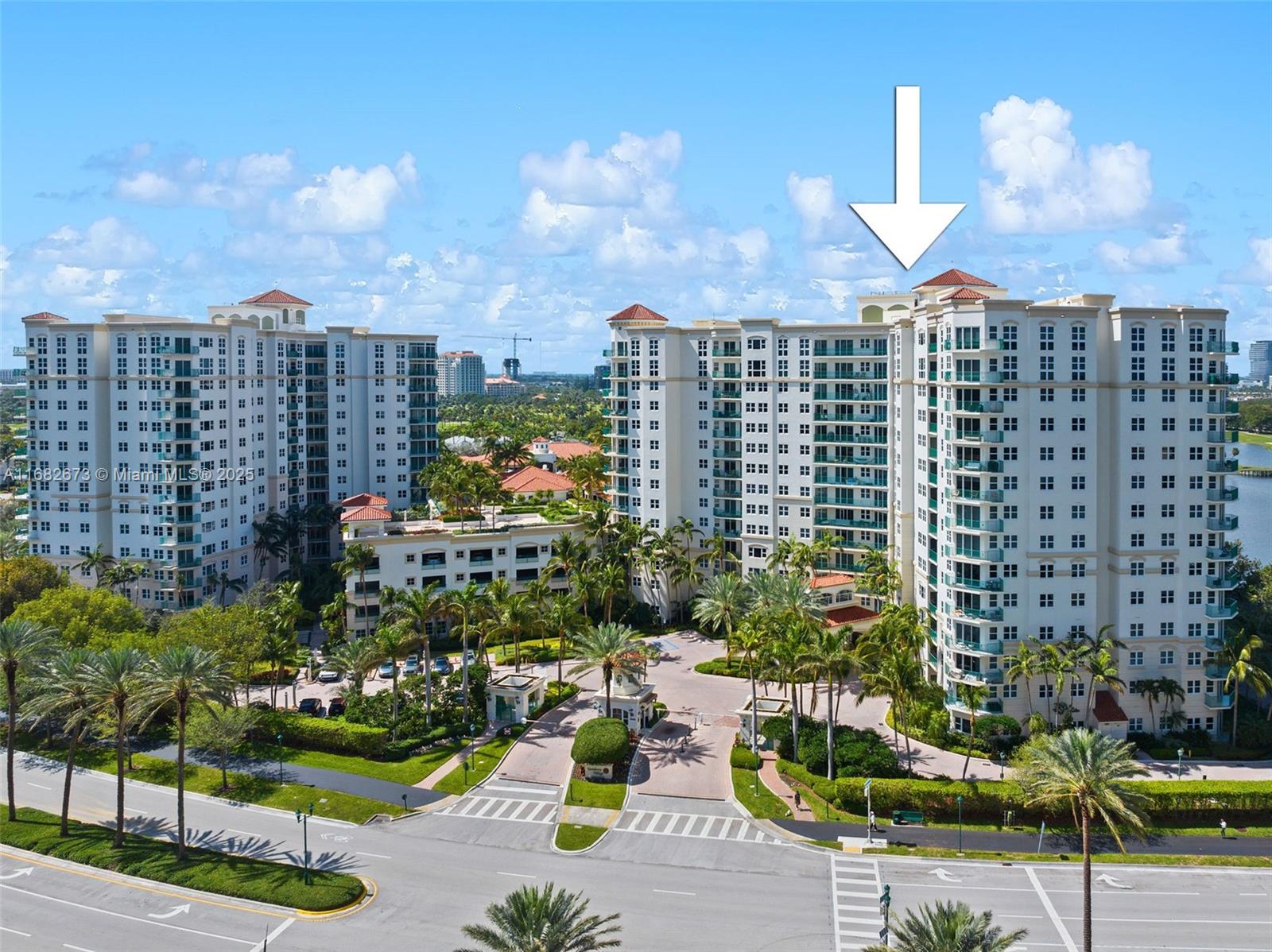 20000 E Country Club Dr 314 Property Photo 1