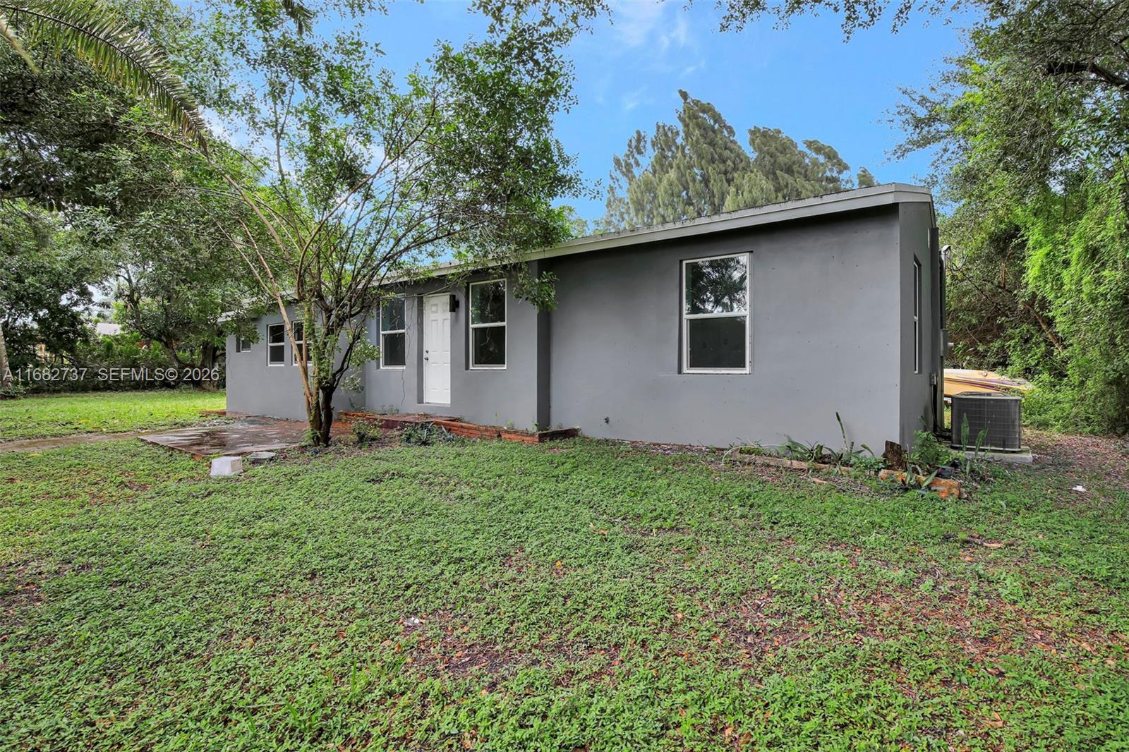 4381 Sw 51st St Property Photo 3