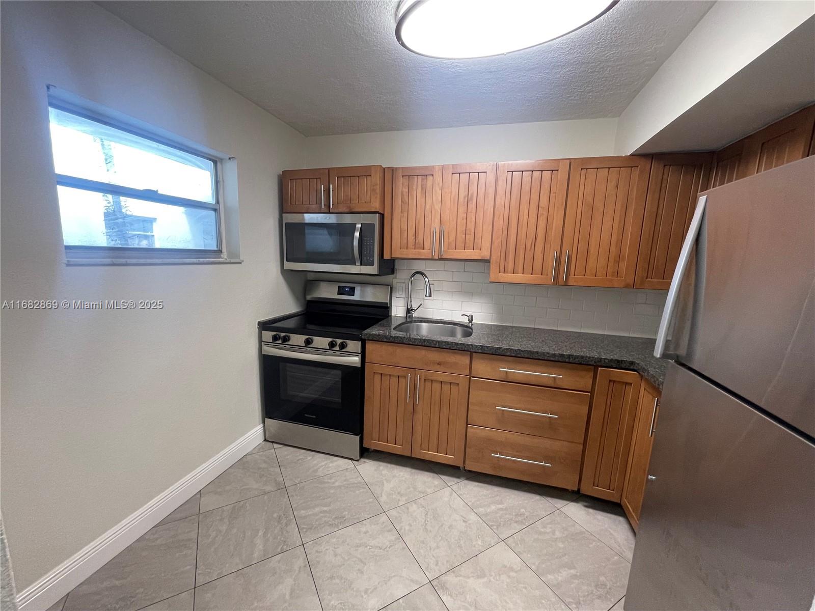 4255 N University Dr 201 Property Photo 5
