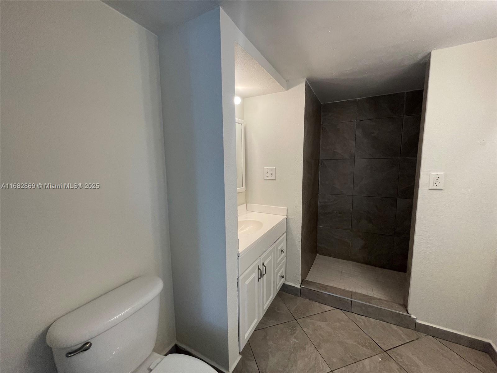 4255 N University Dr 201 Property Photo 12