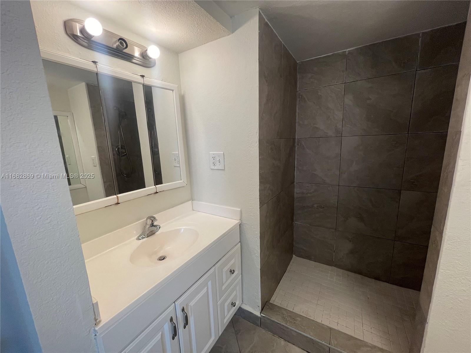 4255 N University Dr 201 Property Photo 13
