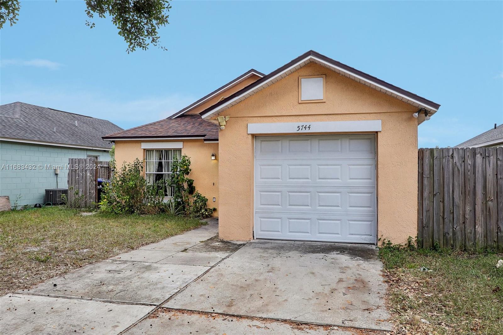 5744 Gulf Club Pkwy Property Photo 5