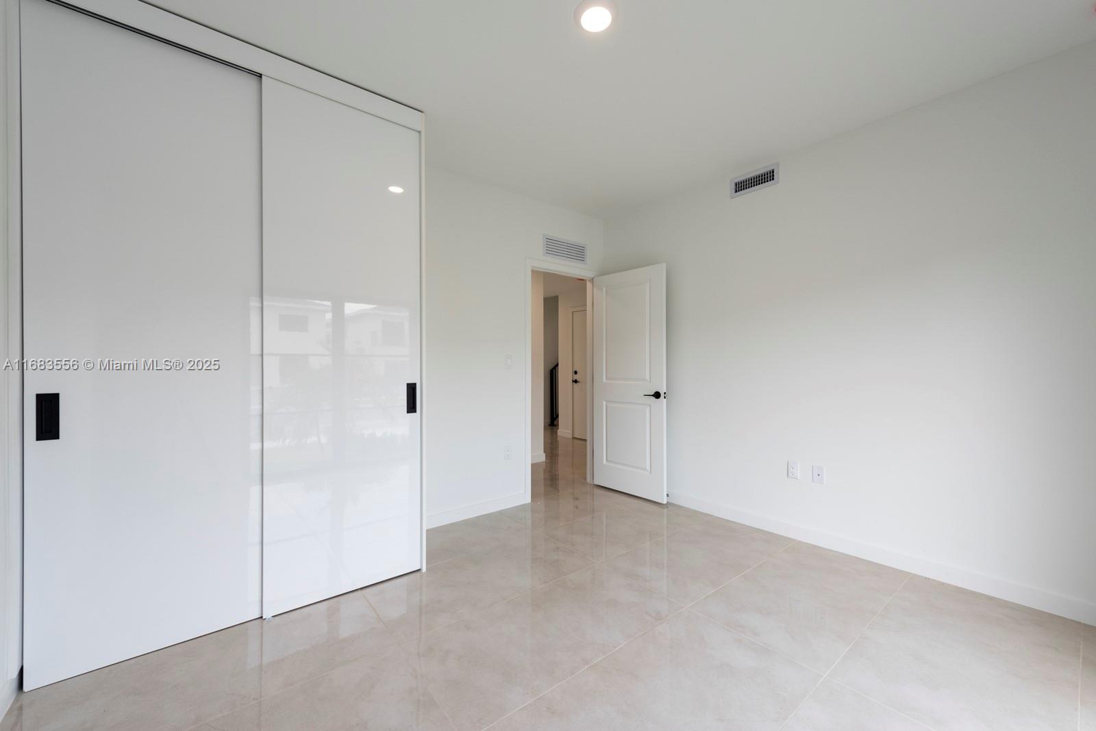 1359 Nw 2 St Property Photo 9