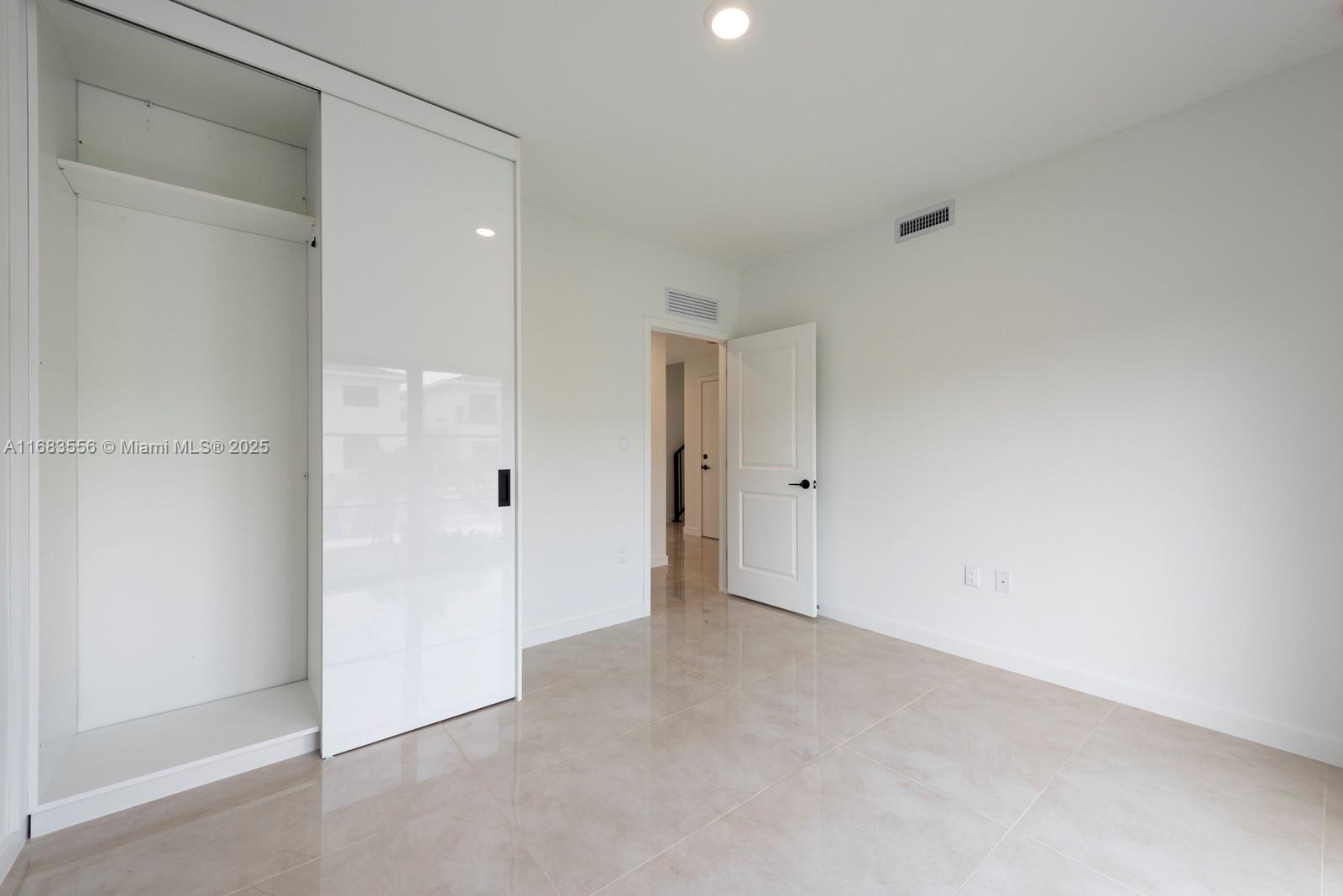 1359 Nw 2 St Property Photo 10