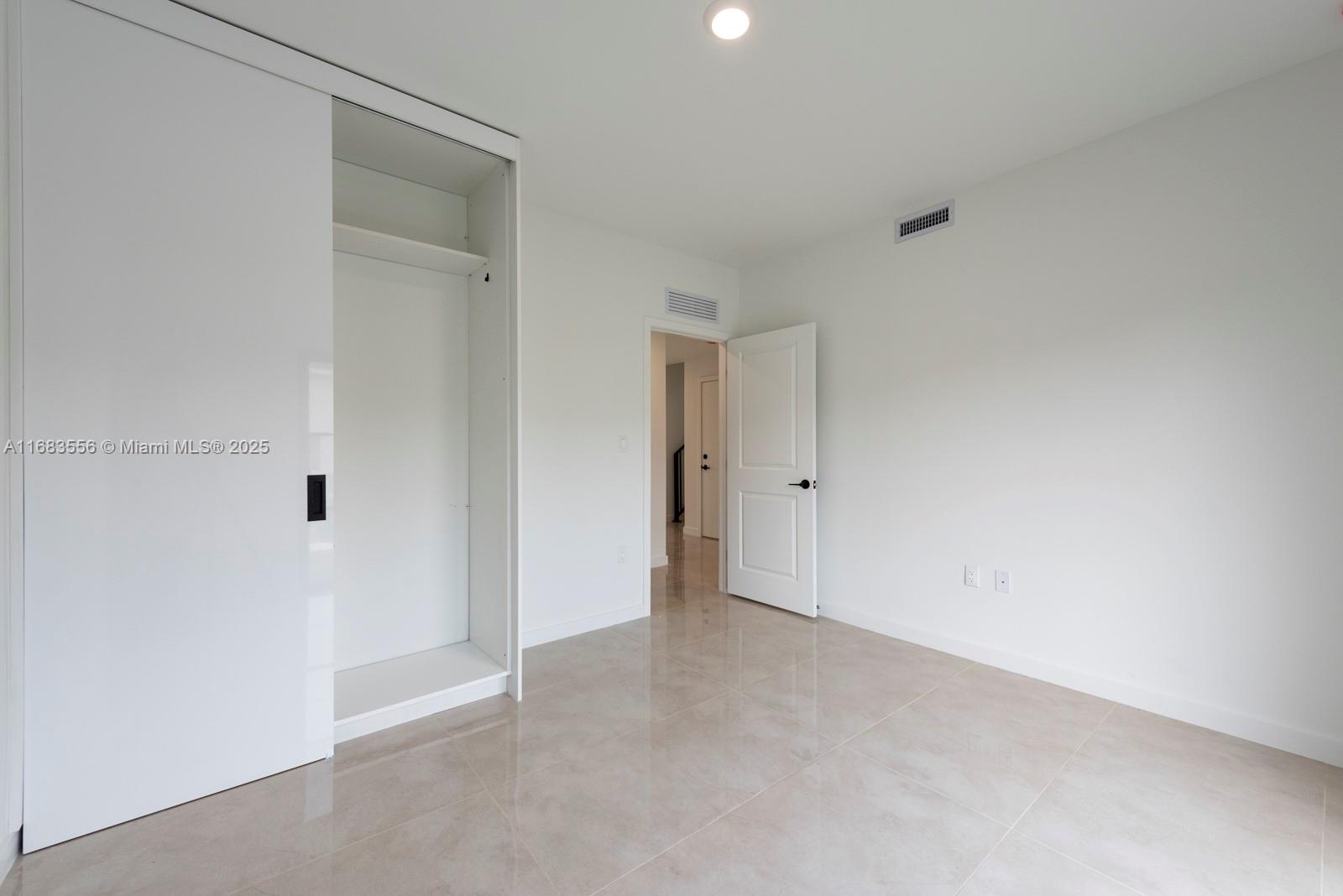 1359 Nw 2 St Property Photo 11